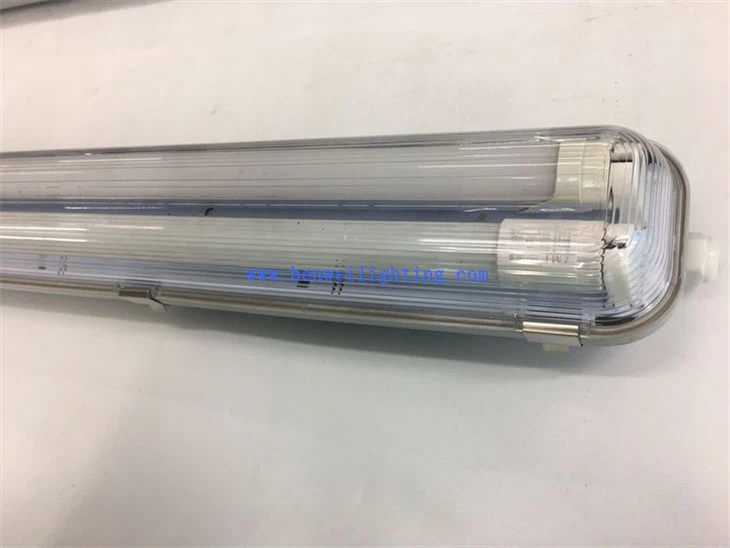 Sturdy tri-proof light (1)